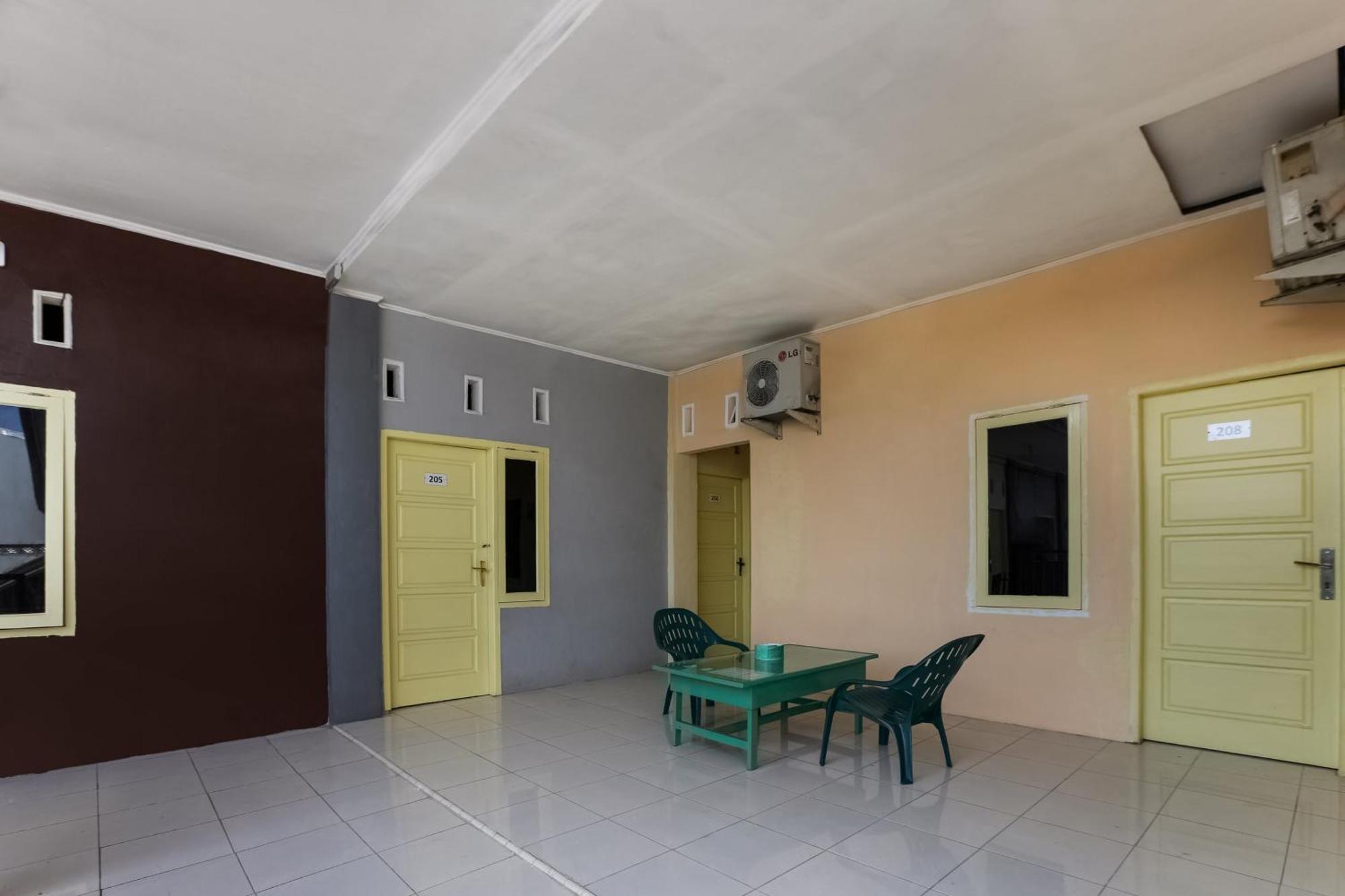 Oyo 3907 Mine Residence Padang  Exterior photo