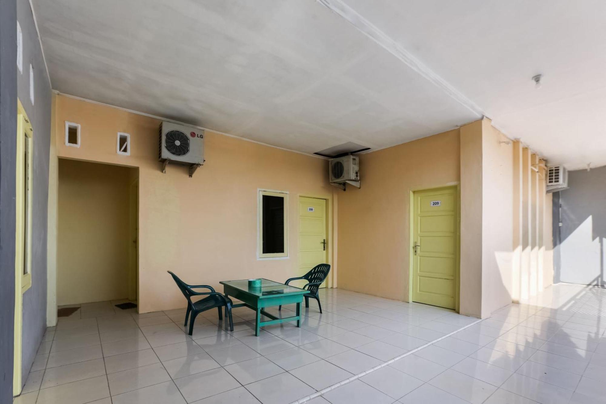 Oyo 3907 Mine Residence Padang  Exterior photo