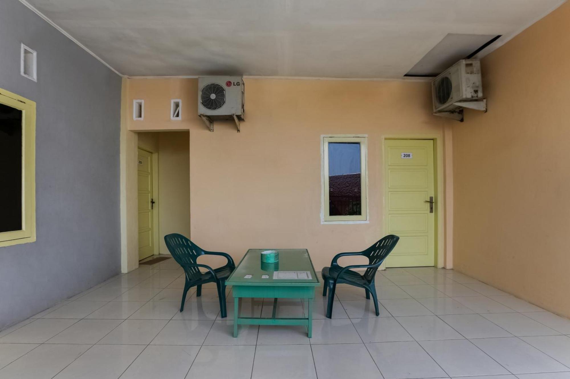 Oyo 3907 Mine Residence Padang  Exterior photo