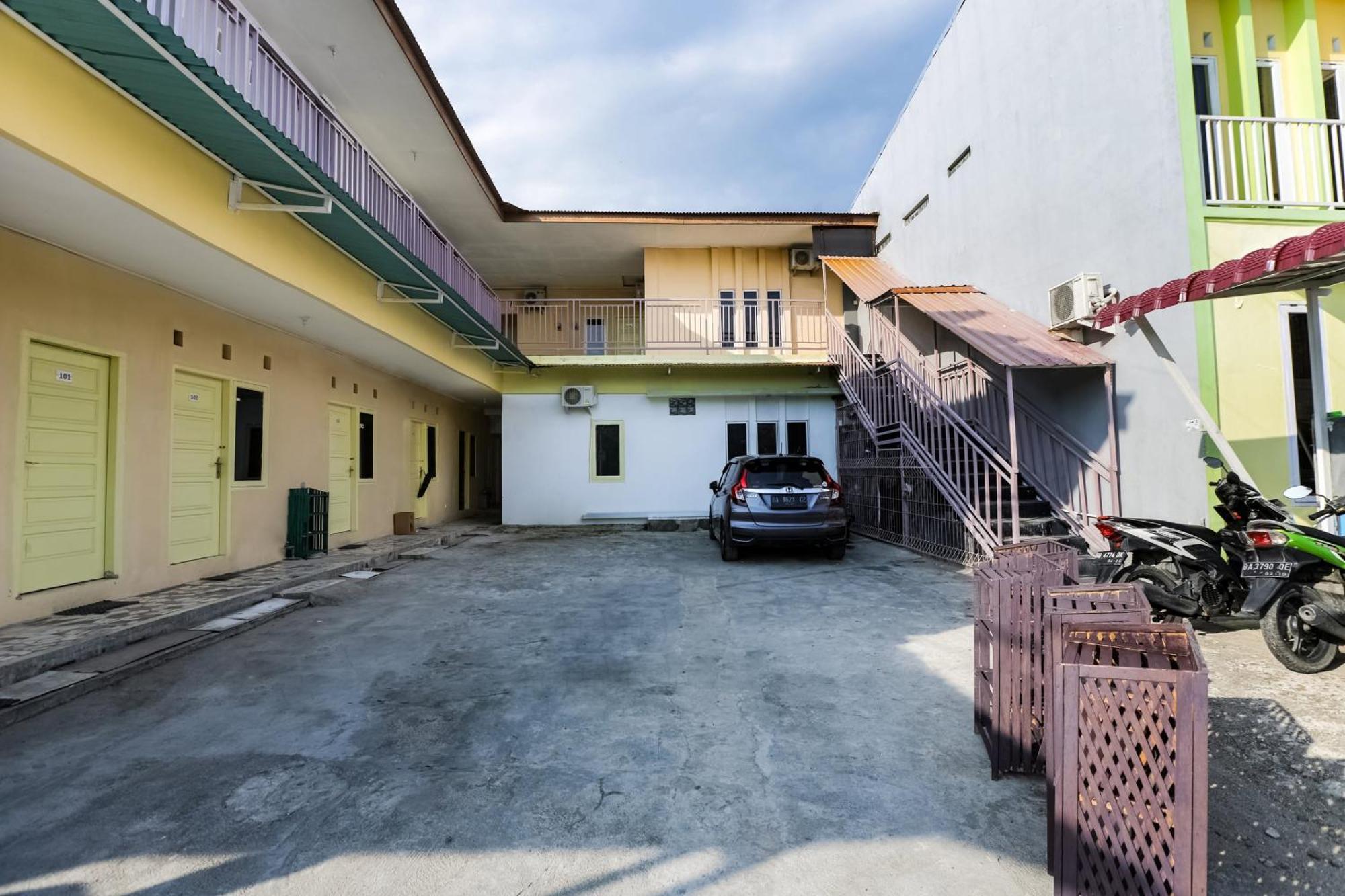 Oyo 3907 Mine Residence Padang  Exterior photo